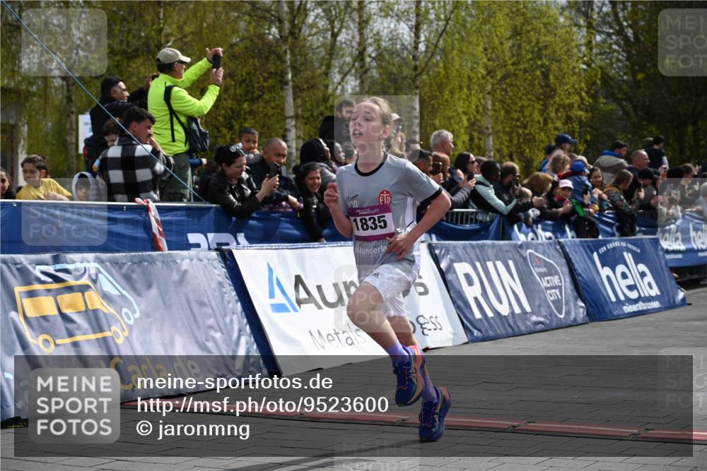 12.04.2026 - 45. Internationalen Wilhelmsburger Insellauf J. Mangold http://msf.ph/oto/9523600 12.04.2026 14:48:24 Ziel 1835, 1824 meine-sportfotos.de