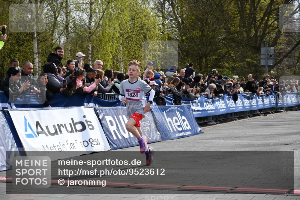 12.04.2026 - 45. Internationalen Wilhelmsburger Insellauf J. Mangold http://msf.ph/oto/9523612 12.04.2026 14:48:26 Ziel 1835, 1824 meine-sportfotos.de