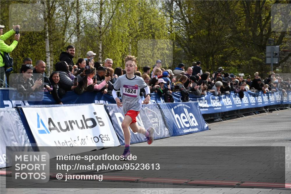 12.04.2026 - 45. Internationalen Wilhelmsburger Insellauf J. Mangold http://msf.ph/oto/9523613 12.04.2026 14:48:26 Ziel 1835, 1824 meine-sportfotos.de
