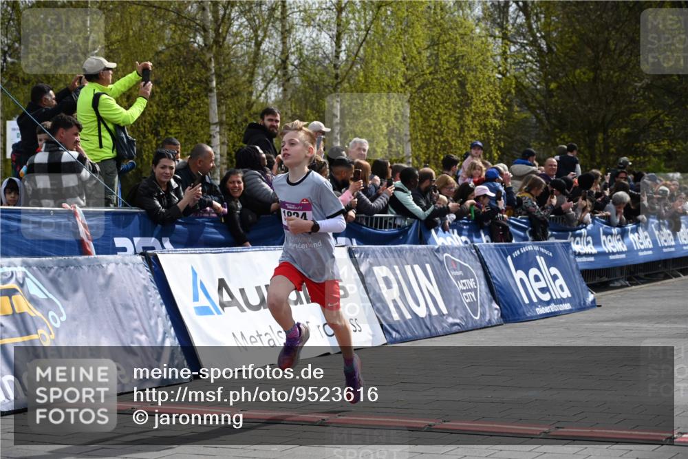12.04.2026 - 45. Internationalen Wilhelmsburger Insellauf J. Mangold http://msf.ph/oto/9523616 12.04.2026 14:48:26 Ziel 1835, 1824 meine-sportfotos.de