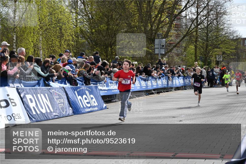 12.04.2026 - 45. Internationalen Wilhelmsburger Insellauf J. Mangold http://msf.ph/oto/9523619 12.04.2026 14:48:34 Ziel 71, 1838, 1068, 599 meine-sportfotos.de