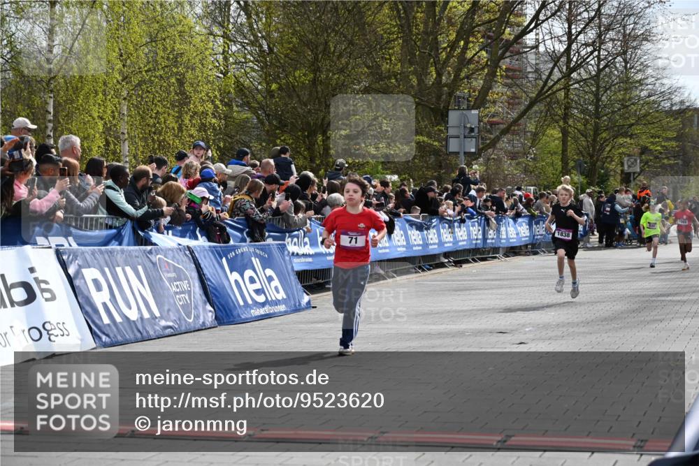 12.04.2026 - 45. Internationalen Wilhelmsburger Insellauf J. Mangold http://msf.ph/oto/9523620 12.04.2026 14:48:34 Ziel 71, 1838, 1068, 599 meine-sportfotos.de