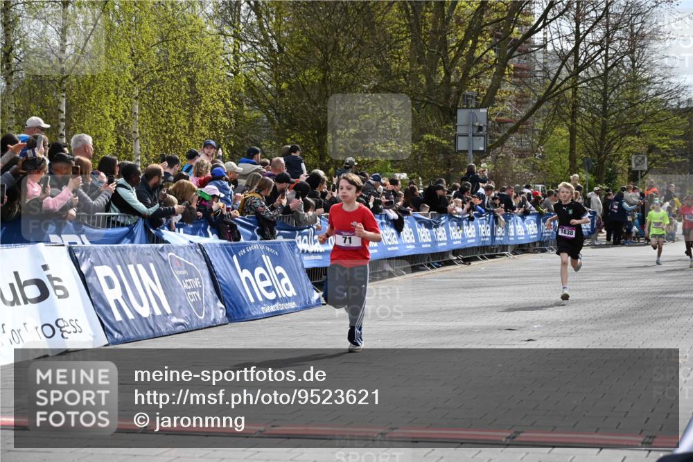 12.04.2026 - 45. Internationalen Wilhelmsburger Insellauf J. Mangold http://msf.ph/oto/9523621 12.04.2026 14:48:34 Ziel 71, 1838, 1068, 599 meine-sportfotos.de