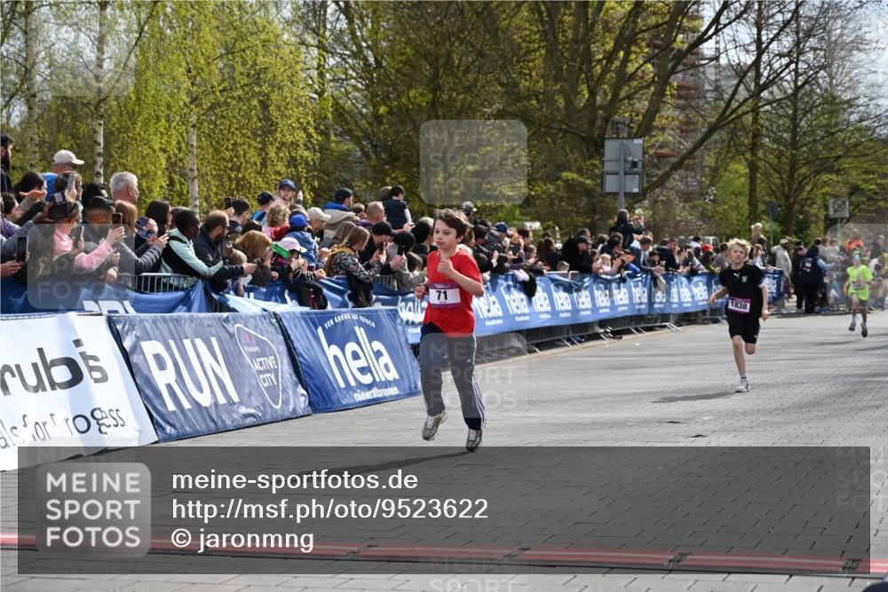12.04.2026 - 45. Internationalen Wilhelmsburger Insellauf J. Mangold http://msf.ph/oto/9523622 12.04.2026 14:48:34 Ziel 71, 1838, 1068, 599 meine-sportfotos.de