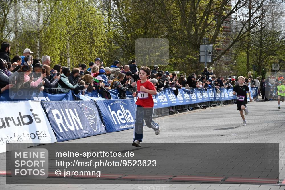 12.04.2026 - 45. Internationalen Wilhelmsburger Insellauf J. Mangold http://msf.ph/oto/9523623 12.04.2026 14:48:34 Ziel 71, 1838, 1068, 599 meine-sportfotos.de