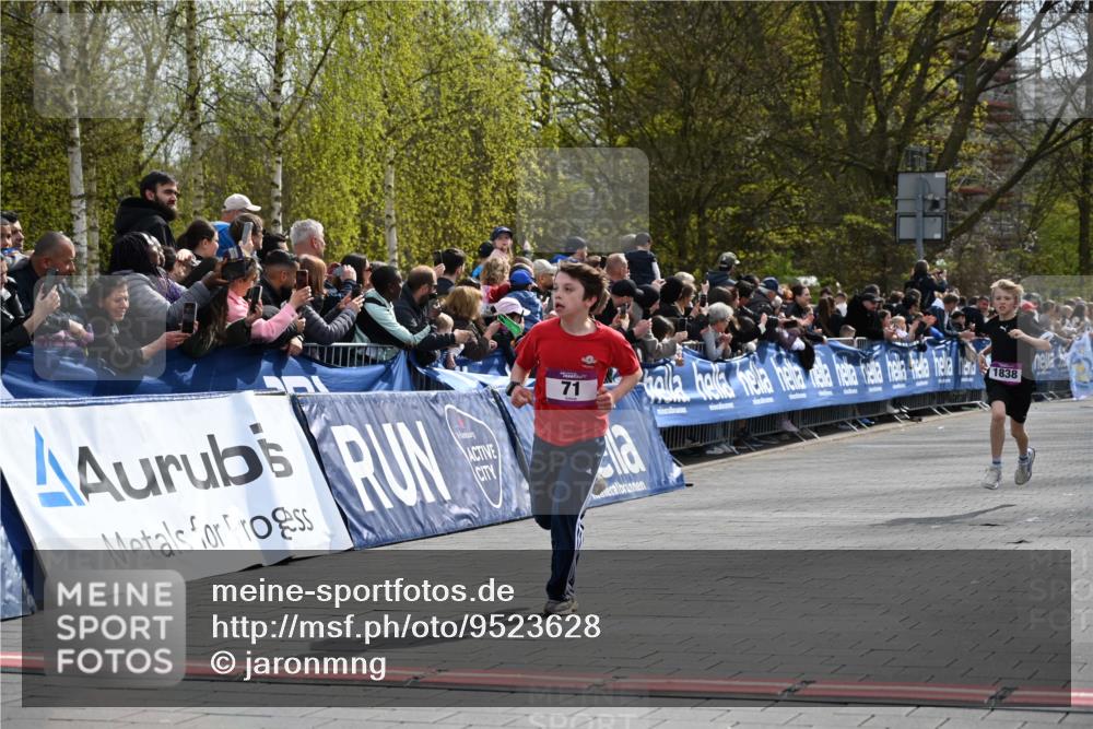 12.04.2026 - 45. Internationalen Wilhelmsburger Insellauf J. Mangold http://msf.ph/oto/9523628 12.04.2026 14:48:35 Ziel 71, 1838, 1068, 599, 18 meine-sportfotos.de