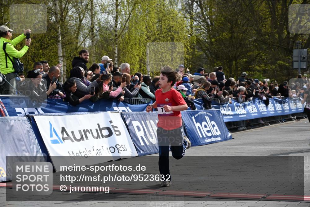12.04.2026 - 45. Internationalen Wilhelmsburger Insellauf J. Mangold http://msf.ph/oto/9523632 12.04.2026 14:48:35 Ziel 71, 1838, 1068, 599, 18 meine-sportfotos.de