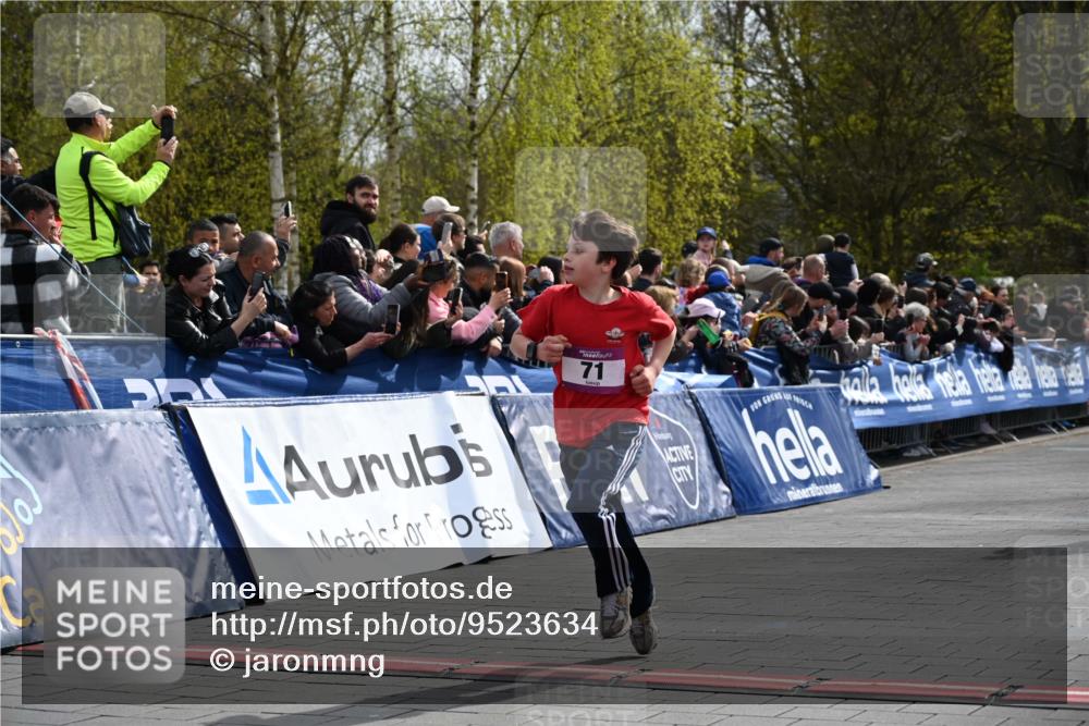 12.04.2026 - 45. Internationalen Wilhelmsburger Insellauf J. Mangold http://msf.ph/oto/9523634 12.04.2026 14:48:35 Ziel 71, 1838, 1068, 599, 18 meine-sportfotos.de