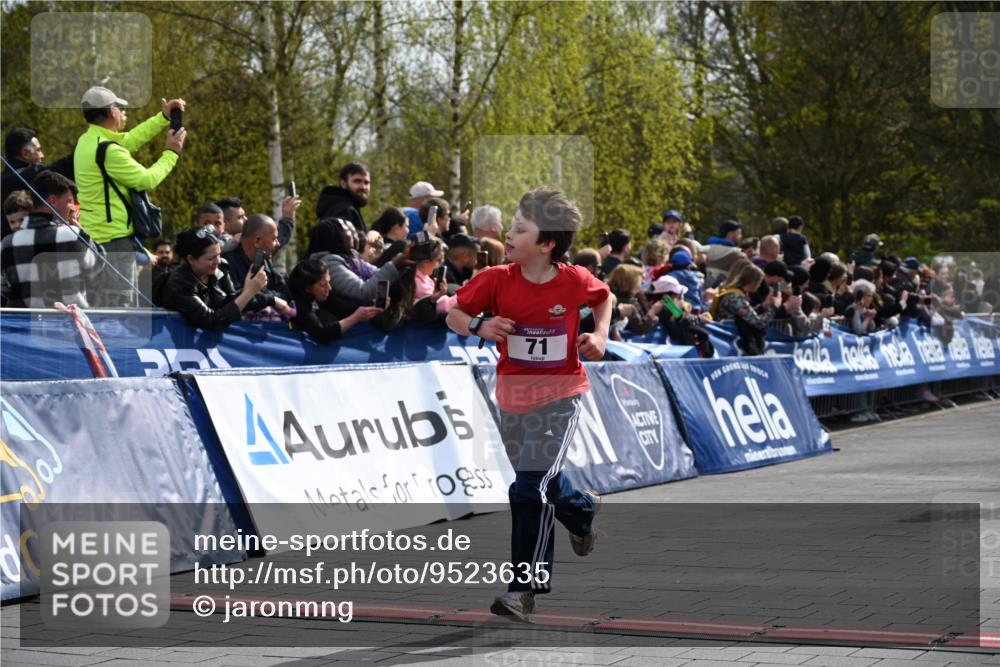 12.04.2026 - 45. Internationalen Wilhelmsburger Insellauf J. Mangold http://msf.ph/oto/9523635 12.04.2026 14:48:35 Ziel 71, 1838, 1068, 599, 18 meine-sportfotos.de