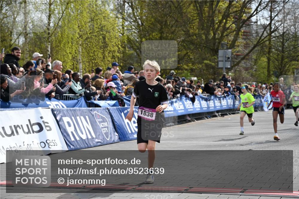 12.04.2026 - 45. Internationalen Wilhelmsburger Insellauf J. Mangold http://msf.ph/oto/9523639 12.04.2026 14:48:36 Ziel 71, 1838, 1068, 599, 18 meine-sportfotos.de