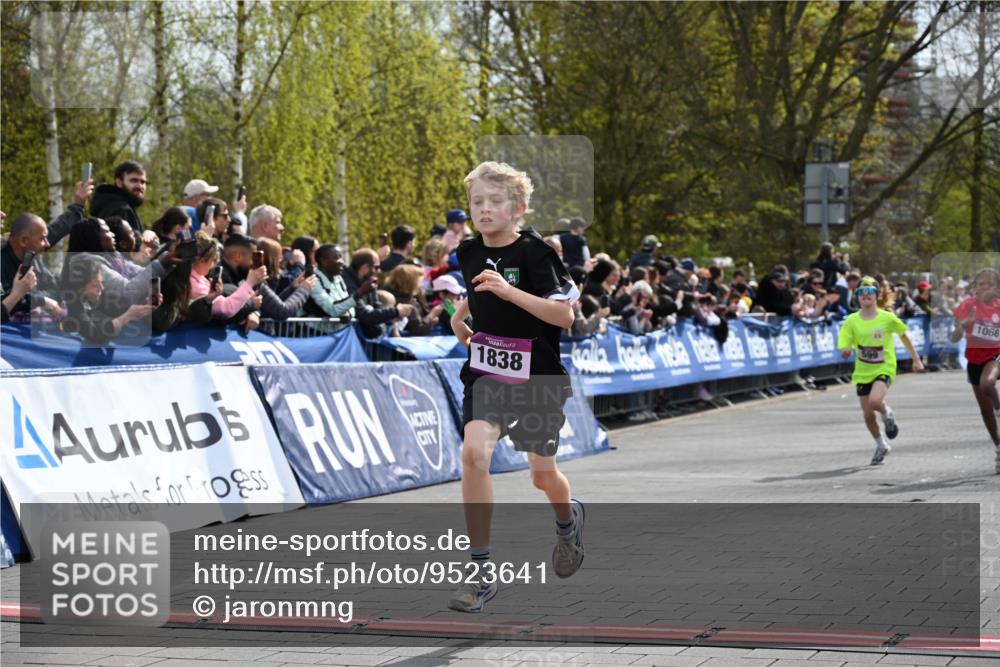 12.04.2026 - 45. Internationalen Wilhelmsburger Insellauf J. Mangold http://msf.ph/oto/9523641 12.04.2026 14:48:36 Ziel 71, 1838, 1068, 599, 18 meine-sportfotos.de