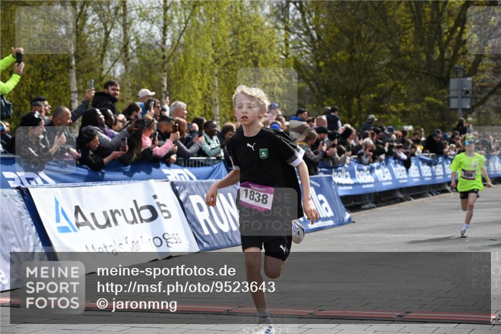 12.04.2026 - 45. Internationalen Wilhelmsburger Insellauf J. Mangold http://msf.ph/oto/9523643 12.04.2026 14:48:37 Ziel 71, 1838, 1068, 599, 18 meine-sportfotos.de