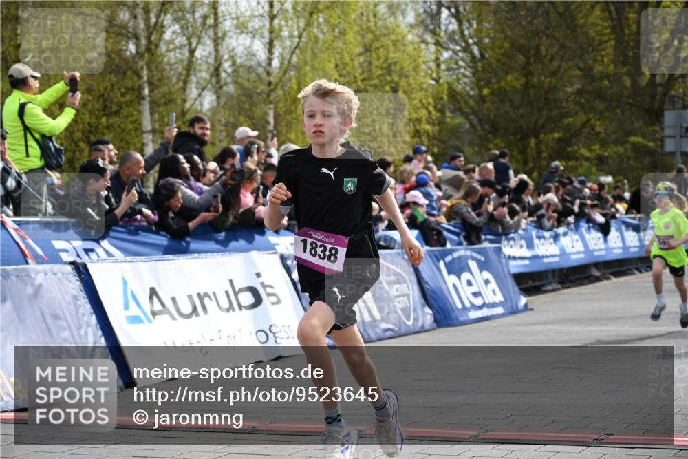12.04.2026 - 45. Internationalen Wilhelmsburger Insellauf J. Mangold http://msf.ph/oto/9523645 12.04.2026 14:48:37 Ziel 71, 1838, 1068, 599, 18 meine-sportfotos.de