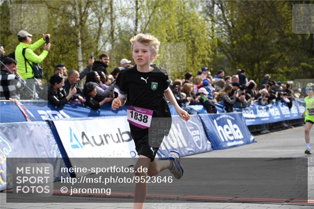 12.04.2026 - 45. Internationalen Wilhelmsburger Insellauf J. Mangold http://msf.ph/oto/9523646 12.04.2026 14:48:37 Ziel 71, 1838, 1068, 599, 18 meine-sportfotos.de