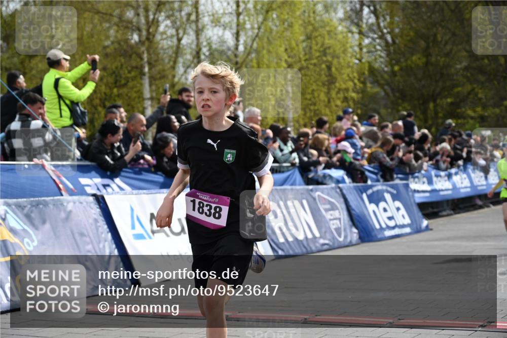 12.04.2026 - 45. Internationalen Wilhelmsburger Insellauf J. Mangold http://msf.ph/oto/9523647 12.04.2026 14:48:37 Ziel 71, 1838, 1068, 599, 18 meine-sportfotos.de