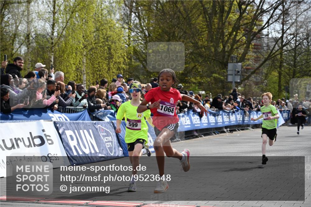 12.04.2026 - 45. Internationalen Wilhelmsburger Insellauf J. Mangold http://msf.ph/oto/9523648 12.04.2026 14:48:38 Ziel 71, 1838, 1068, 599, 18 meine-sportfotos.de