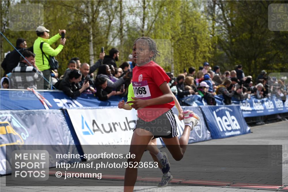 12.04.2026 - 45. Internationalen Wilhelmsburger Insellauf J. Mangold http://msf.ph/oto/9523653 12.04.2026 14:48:38 Ziel 71, 1838, 1068, 599, 18 meine-sportfotos.de