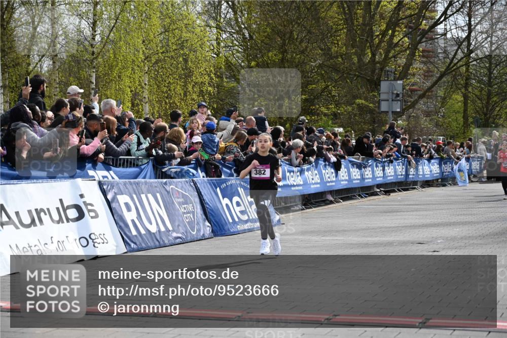 12.04.2026 - 45. Internationalen Wilhelmsburger Insellauf J. Mangold http://msf.ph/oto/9523666 12.04.2026 14:48:42 Ziel 599, 18, 382 meine-sportfotos.de