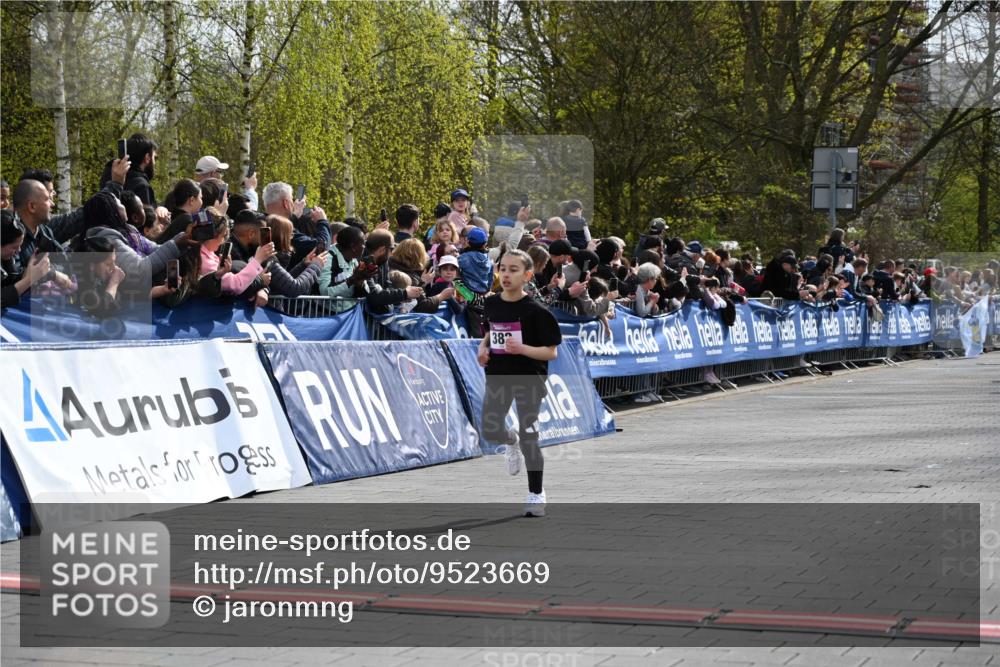 12.04.2026 - 45. Internationalen Wilhelmsburger Insellauf J. Mangold http://msf.ph/oto/9523669 12.04.2026 14:48:42 Ziel 599, 18, 382 meine-sportfotos.de