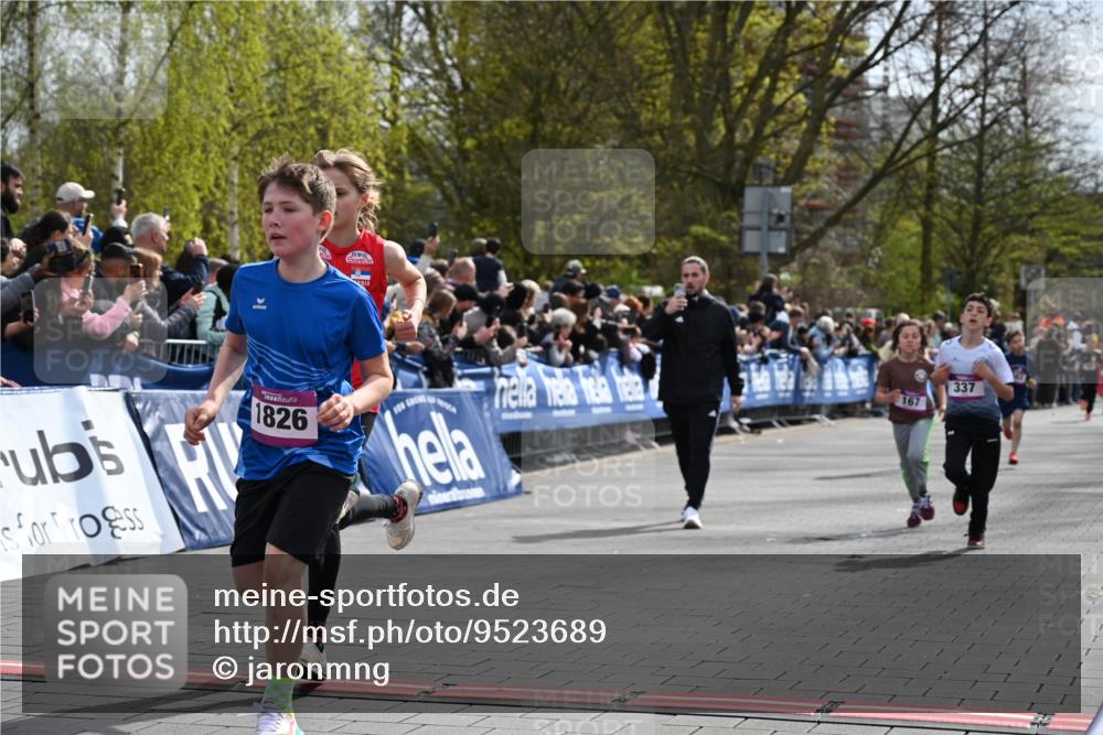 12.04.2026 - 45. Internationalen Wilhelmsburger Insellauf J. Mangold http://msf.ph/oto/9523689 12.04.2026 14:48:48 Ziel 1826, 1841, 337, 167, 1846, 683 meine-sportfotos.de