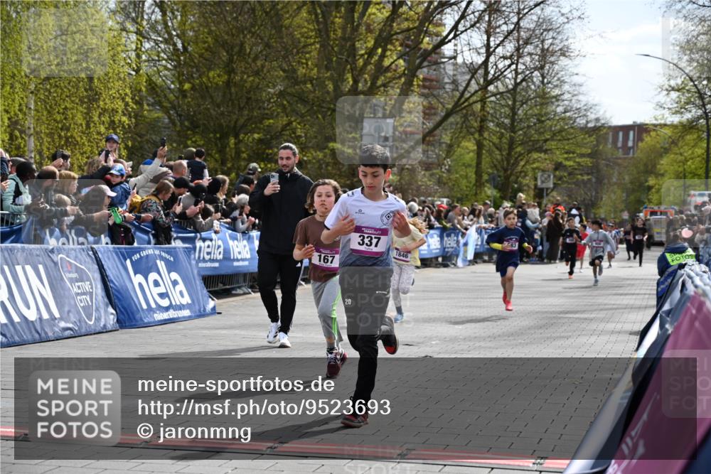 12.04.2026 - 45. Internationalen Wilhelmsburger Insellauf J. Mangold http://msf.ph/oto/9523693 12.04.2026 14:48:49 Ziel 1826, 1841, 337, 167, 1846, 683 meine-sportfotos.de
