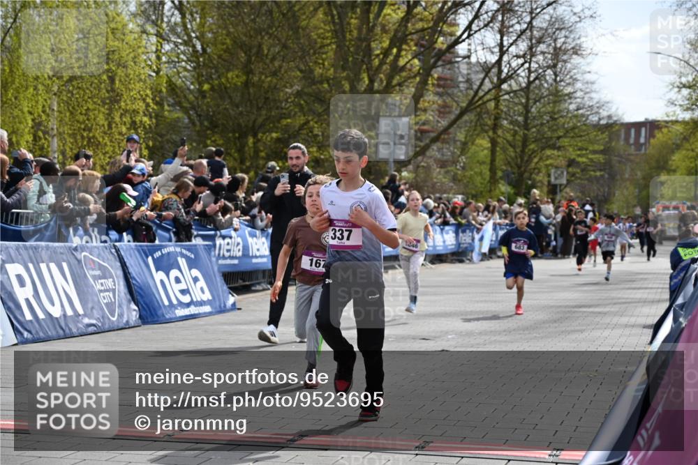 12.04.2026 - 45. Internationalen Wilhelmsburger Insellauf J. Mangold http://msf.ph/oto/9523695 12.04.2026 14:48:49 Ziel 1826, 1841, 337, 167, 1846, 683 meine-sportfotos.de