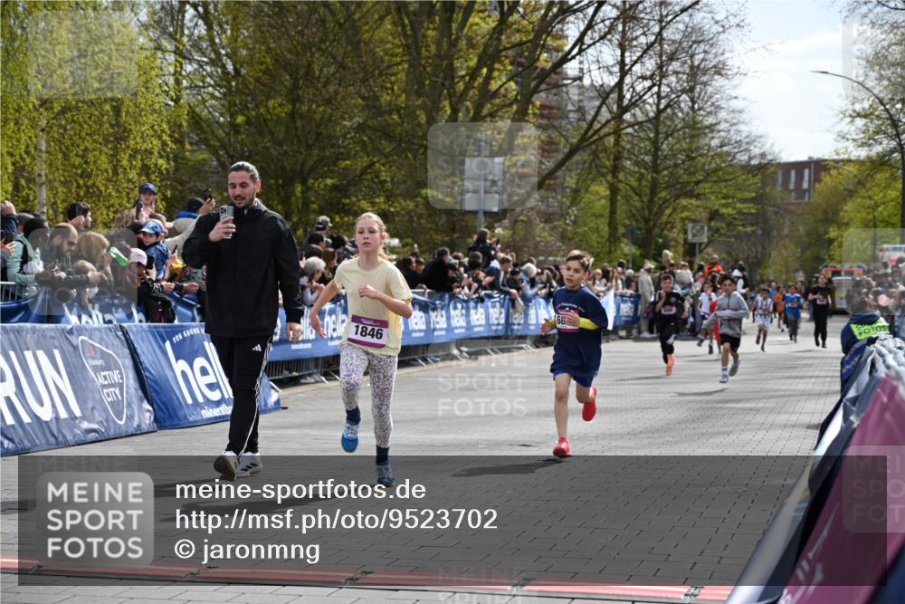 12.04.2026 - 45. Internationalen Wilhelmsburger Insellauf J. Mangold http://msf.ph/oto/9523702 12.04.2026 14:48:51 Ziel 1826, 1841, 337, 167, 1846, 683, 900, 899 meine-sportfotos.de