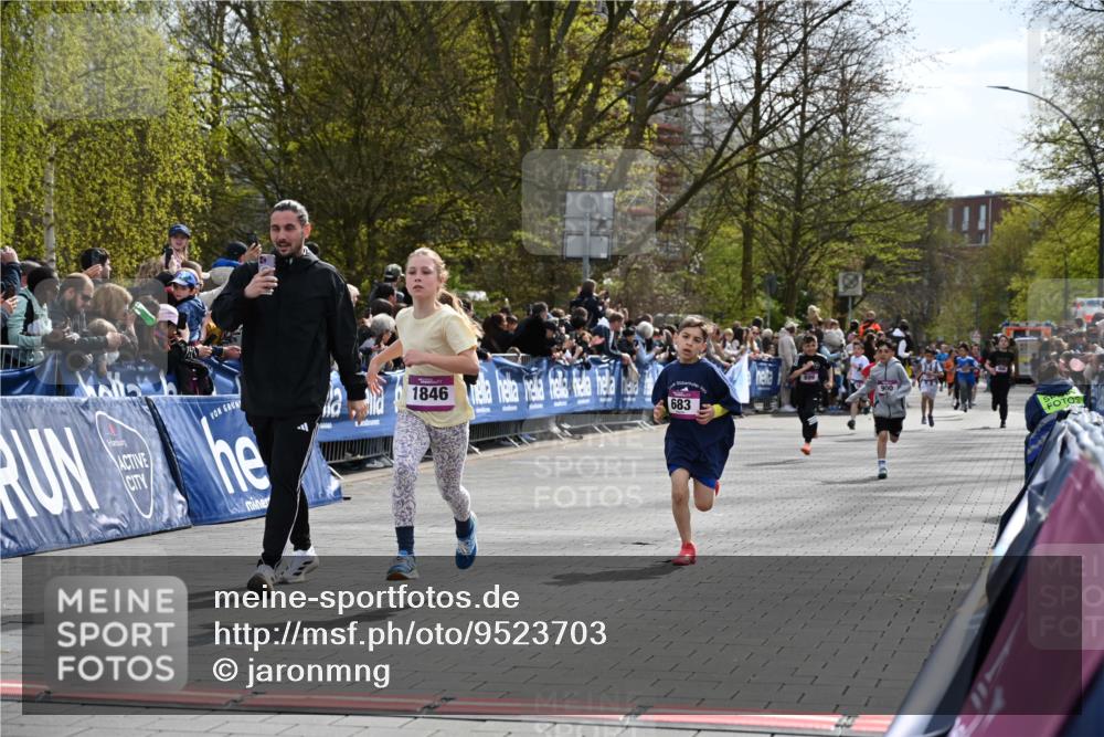 12.04.2026 - 45. Internationalen Wilhelmsburger Insellauf J. Mangold http://msf.ph/oto/9523703 12.04.2026 14:48:51 Ziel 1826, 1841, 337, 167, 1846, 683, 900, 899 meine-sportfotos.de