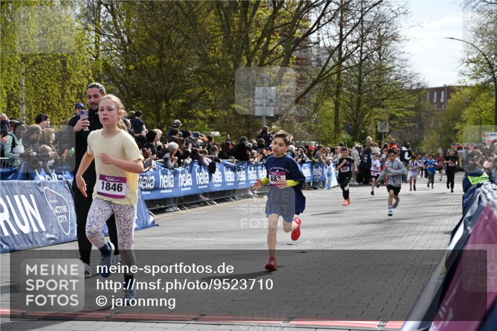 12.04.2026 - 45. Internationalen Wilhelmsburger Insellauf J. Mangold http://msf.ph/oto/9523710 12.04.2026 14:48:51 Ziel 1826, 1841, 337, 167, 1846, 683, 900, 899 meine-sportfotos.de