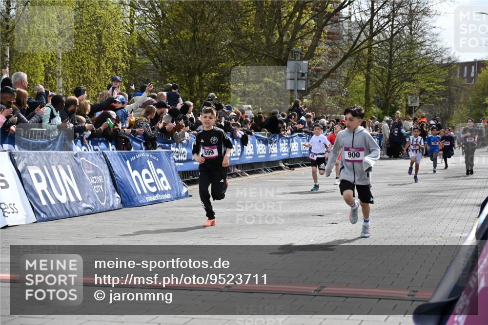 12.04.2026 - 45. Internationalen Wilhelmsburger Insellauf J. Mangold http://msf.ph/oto/9523711 12.04.2026 14:48:54 Ziel 1846, 683, 900, 899, 49, 424, 70, 381 meine-sportfotos.de