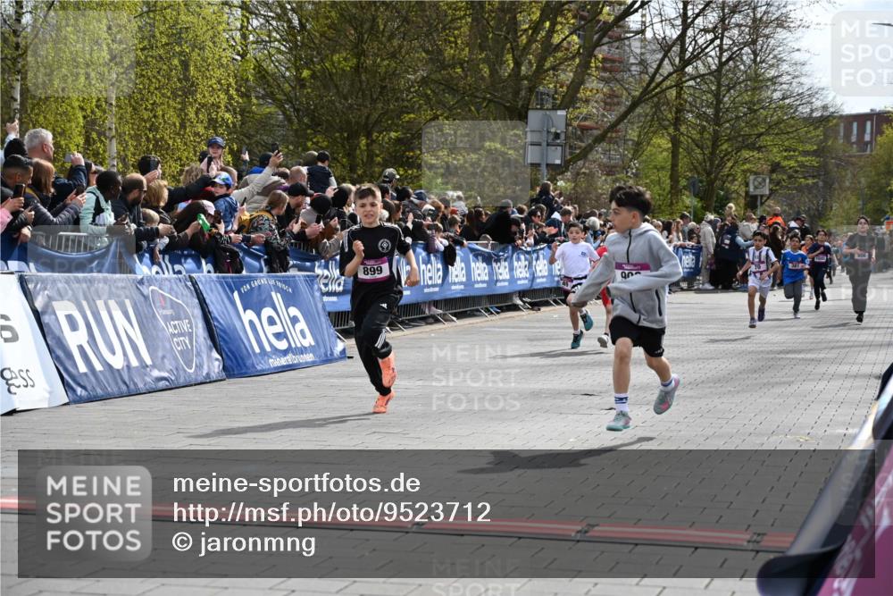 12.04.2026 - 45. Internationalen Wilhelmsburger Insellauf J. Mangold http://msf.ph/oto/9523712 12.04.2026 14:48:54 Ziel 1846, 683, 900, 899, 49, 424, 70, 381 meine-sportfotos.de