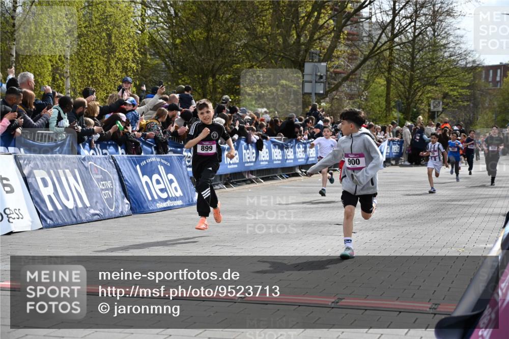12.04.2026 - 45. Internationalen Wilhelmsburger Insellauf J. Mangold http://msf.ph/oto/9523713 12.04.2026 14:48:54 Ziel 1846, 683, 900, 899, 49, 424, 70, 381 meine-sportfotos.de