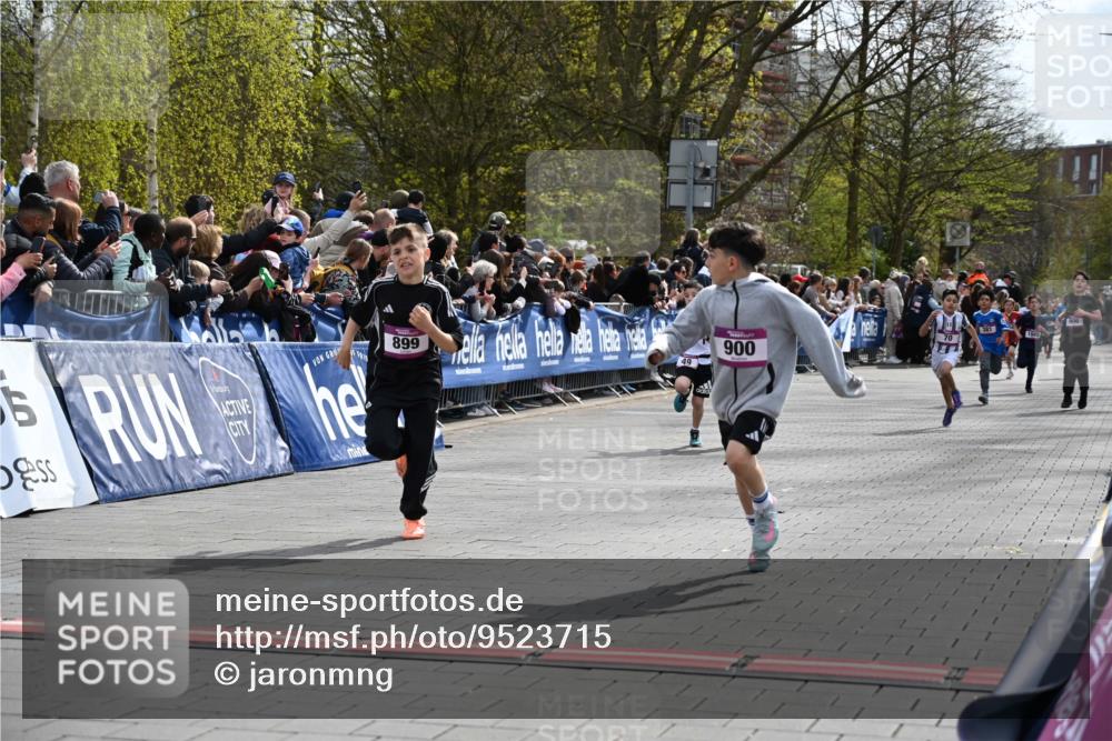 12.04.2026 - 45. Internationalen Wilhelmsburger Insellauf J. Mangold http://msf.ph/oto/9523715 12.04.2026 14:48:54 Ziel 1846, 683, 900, 899, 49, 424, 70, 381 meine-sportfotos.de
