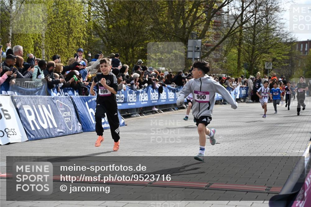 12.04.2026 - 45. Internationalen Wilhelmsburger Insellauf J. Mangold http://msf.ph/oto/9523716 12.04.2026 14:48:54 Ziel 1846, 683, 900, 899, 49, 424, 70, 381 meine-sportfotos.de