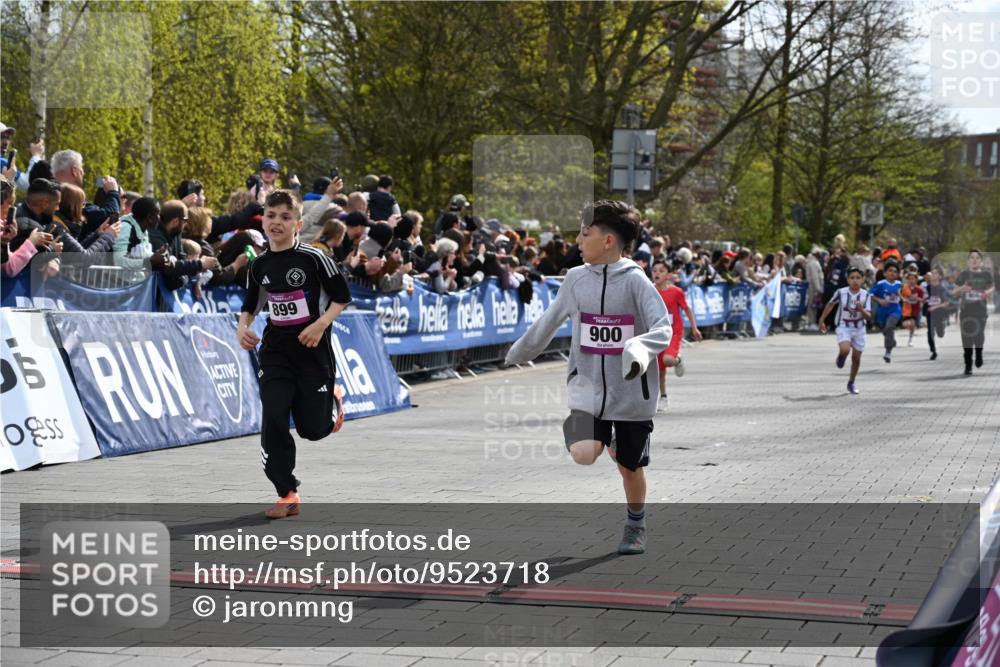 12.04.2026 - 45. Internationalen Wilhelmsburger Insellauf J. Mangold http://msf.ph/oto/9523718 12.04.2026 14:48:54 Ziel 1846, 683, 900, 899, 49, 424, 70, 381 meine-sportfotos.de