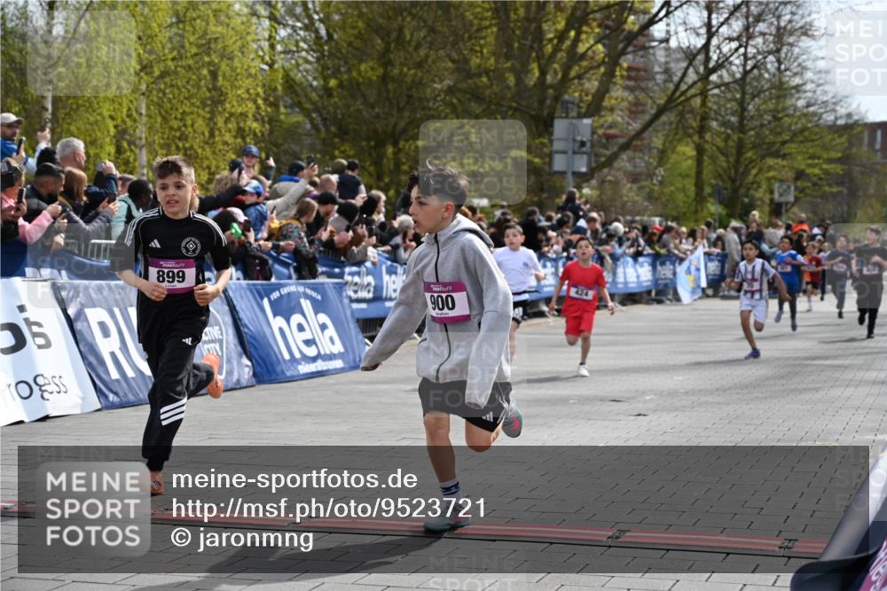 12.04.2026 - 45. Internationalen Wilhelmsburger Insellauf J. Mangold http://msf.ph/oto/9523721 12.04.2026 14:48:54 Ziel 1846, 683, 900, 899, 49, 424, 70, 381 meine-sportfotos.de