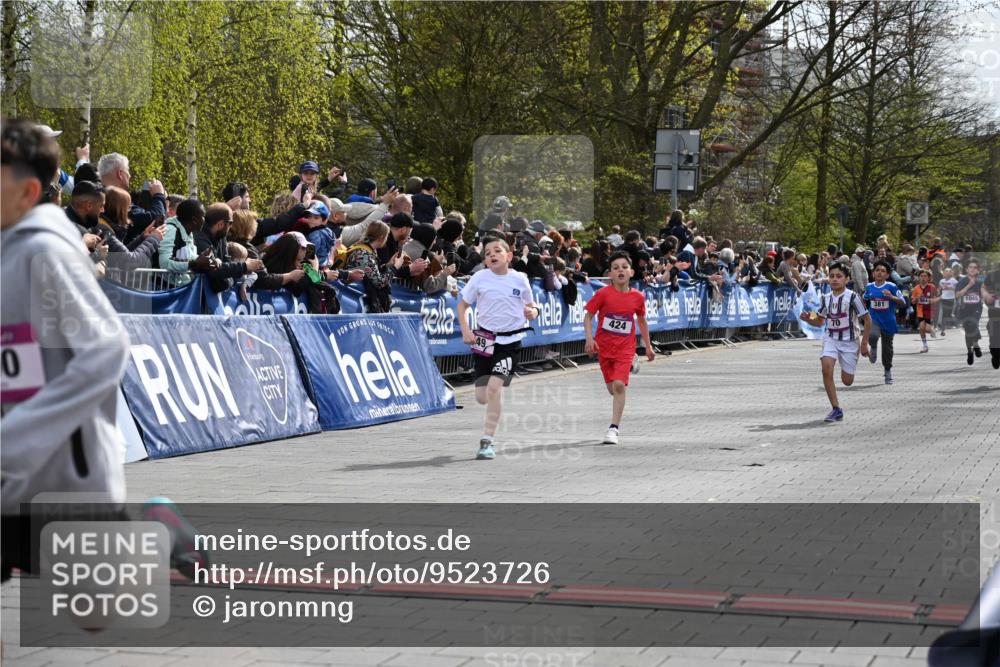 12.04.2026 - 45. Internationalen Wilhelmsburger Insellauf J. Mangold http://msf.ph/oto/9523726 12.04.2026 14:48:55 Ziel 1846, 683, 900, 899, 49, 424, 70, 381, 906 meine-sportfotos.de