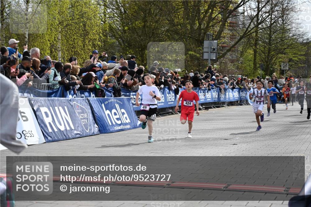 12.04.2026 - 45. Internationalen Wilhelmsburger Insellauf J. Mangold http://msf.ph/oto/9523727 12.04.2026 14:48:55 Ziel 1846, 683, 900, 899, 49, 424, 70, 381, 906 meine-sportfotos.de
