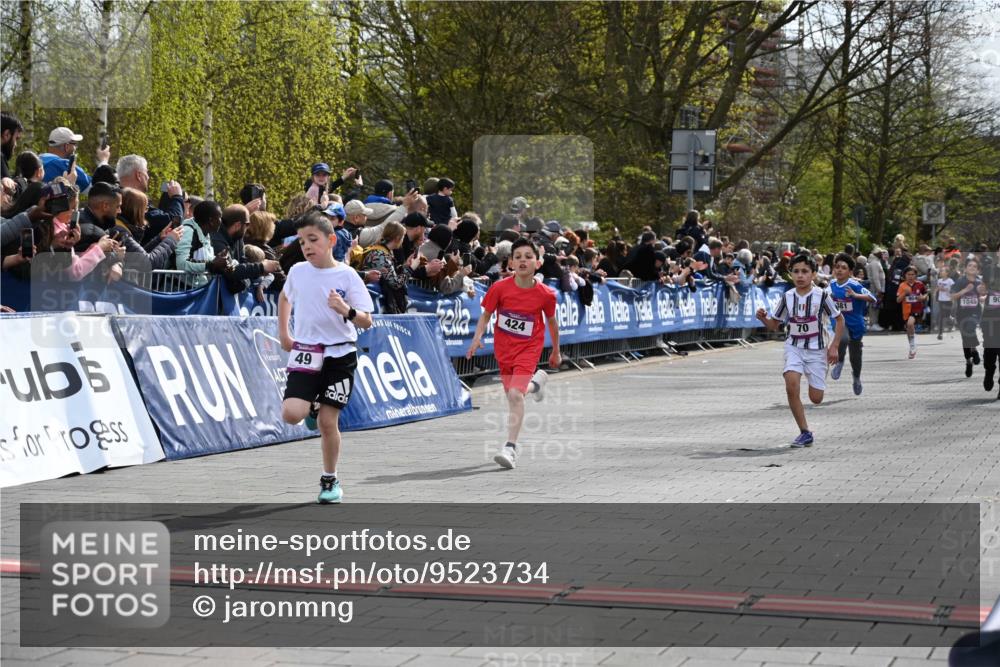 12.04.2026 - 45. Internationalen Wilhelmsburger Insellauf J. Mangold http://msf.ph/oto/9523734 12.04.2026 14:48:56 Ziel 683, 900, 899, 49, 424, 70, 381, 906, 1045 meine-sportfotos.de