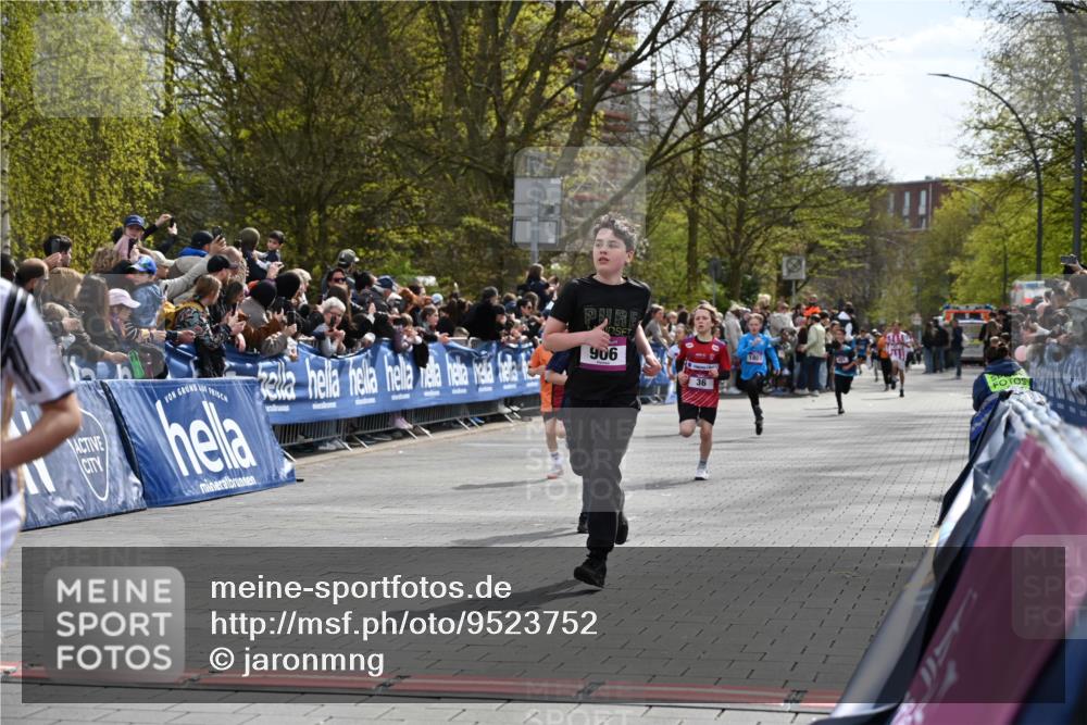 12.04.2026 - 45. Internationalen Wilhelmsburger Insellauf J. Mangold http://msf.ph/oto/9523752 12.04.2026 14:48:59 Ziel 49, 424, 70, 381, 906, 1045, 36, 904, 1807 meine-sportfotos.de
