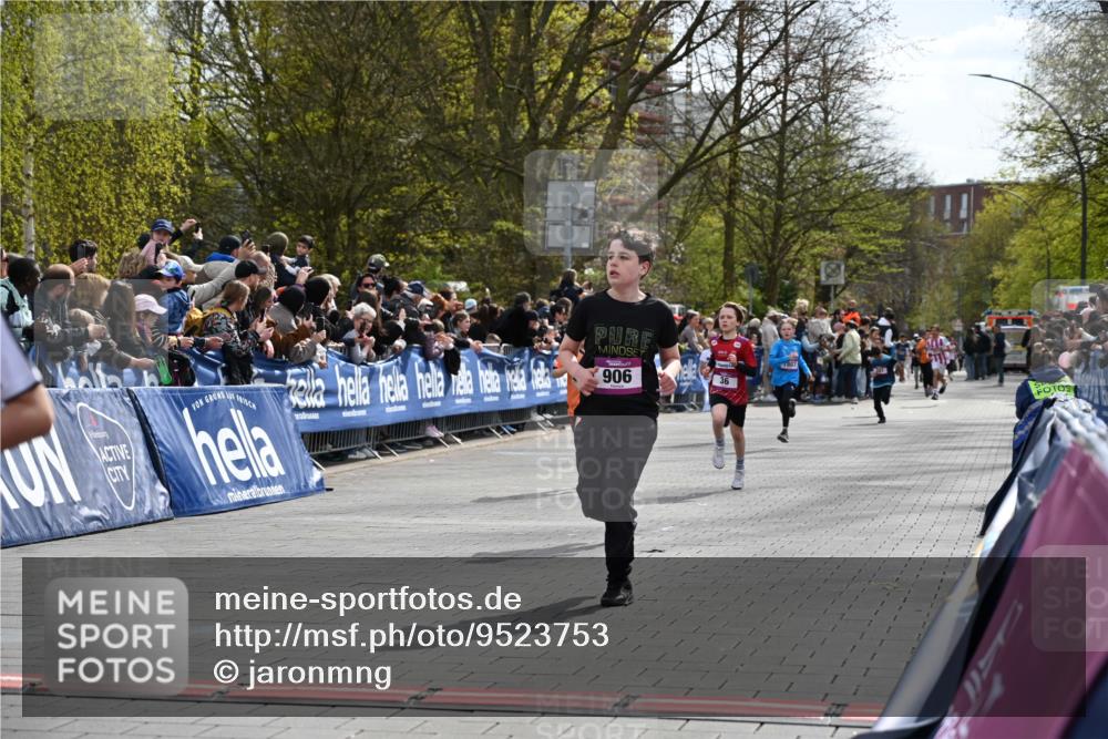 12.04.2026 - 45. Internationalen Wilhelmsburger Insellauf J. Mangold http://msf.ph/oto/9523753 12.04.2026 14:48:59 Ziel 49, 424, 70, 381, 906, 1045, 36, 904, 1807 meine-sportfotos.de