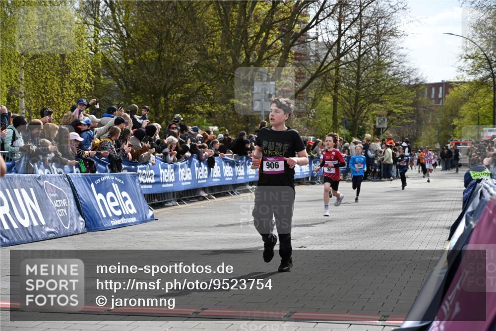 12.04.2026 - 45. Internationalen Wilhelmsburger Insellauf J. Mangold http://msf.ph/oto/9523754 12.04.2026 14:48:59 Ziel 49, 424, 70, 381, 906, 1045, 36, 904, 1807 meine-sportfotos.de