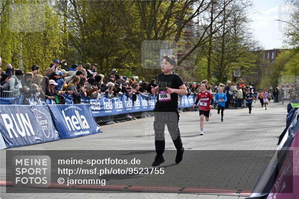 12.04.2026 - 45. Internationalen Wilhelmsburger Insellauf J. Mangold http://msf.ph/oto/9523755 12.04.2026 14:48:59 Ziel 49, 424, 70, 381, 906, 1045, 36, 904, 1807 meine-sportfotos.de