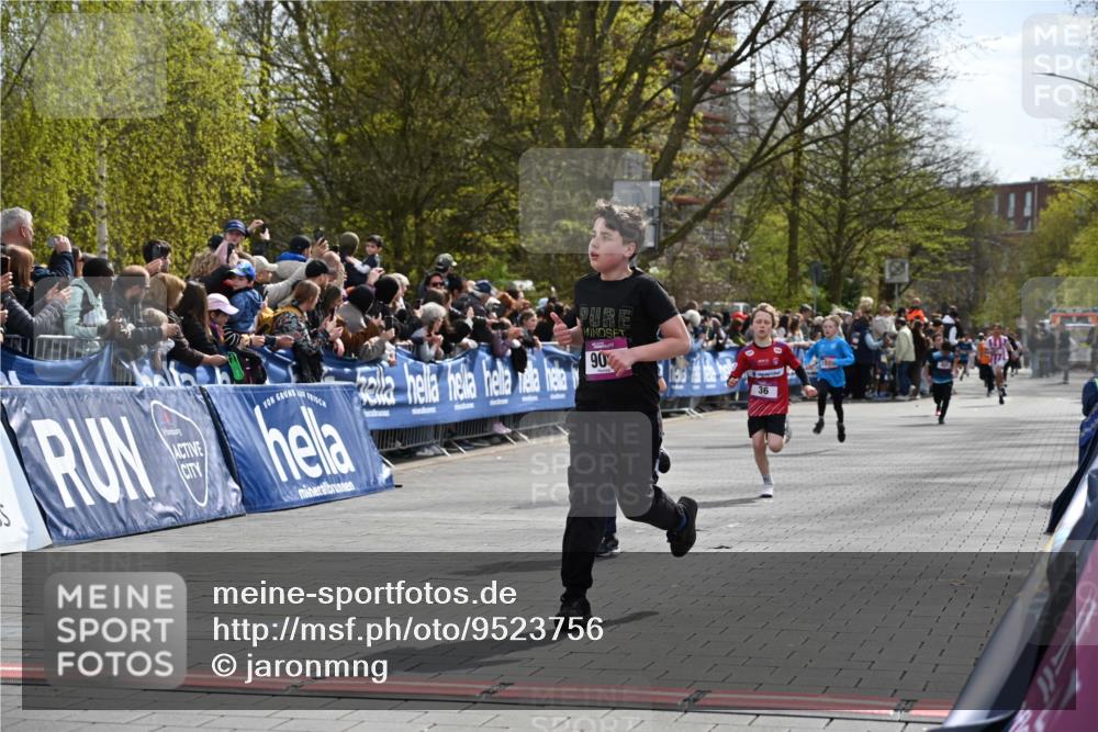 12.04.2026 - 45. Internationalen Wilhelmsburger Insellauf J. Mangold http://msf.ph/oto/9523756 12.04.2026 14:48:59 Ziel 49, 424, 70, 381, 906, 1045, 36, 904, 1807 meine-sportfotos.de