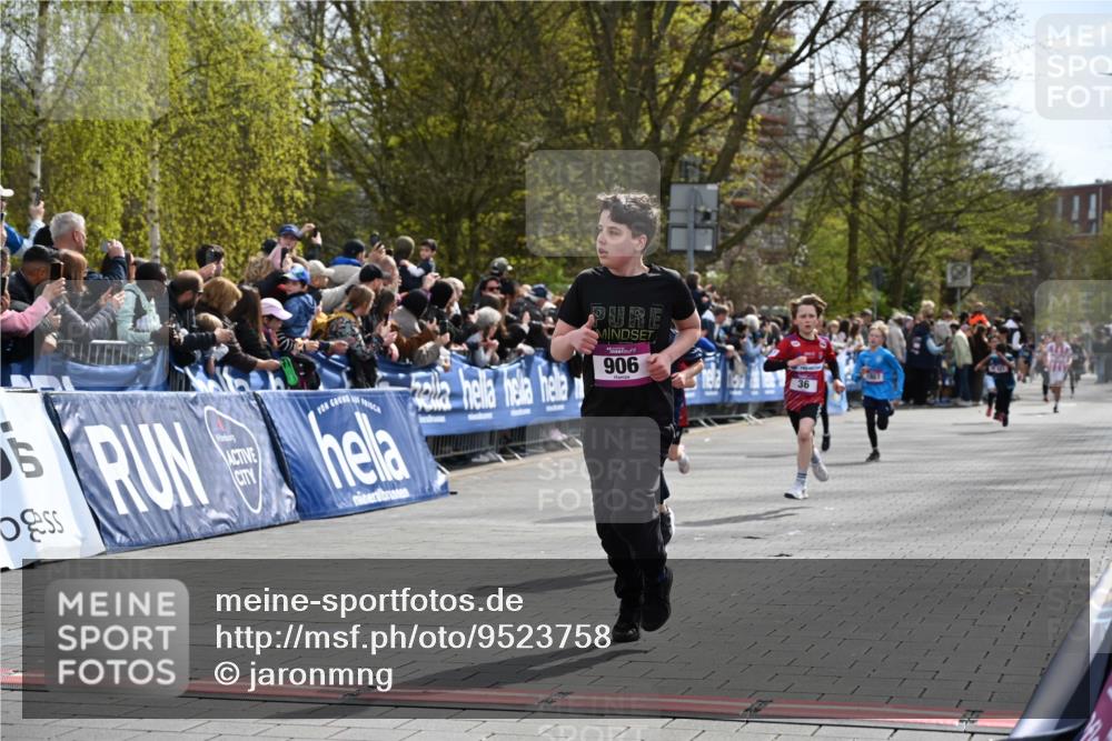 12.04.2026 - 45. Internationalen Wilhelmsburger Insellauf J. Mangold http://msf.ph/oto/9523758 12.04.2026 14:48:59 Ziel 49, 424, 70, 381, 906, 1045, 36, 904, 1807 meine-sportfotos.de