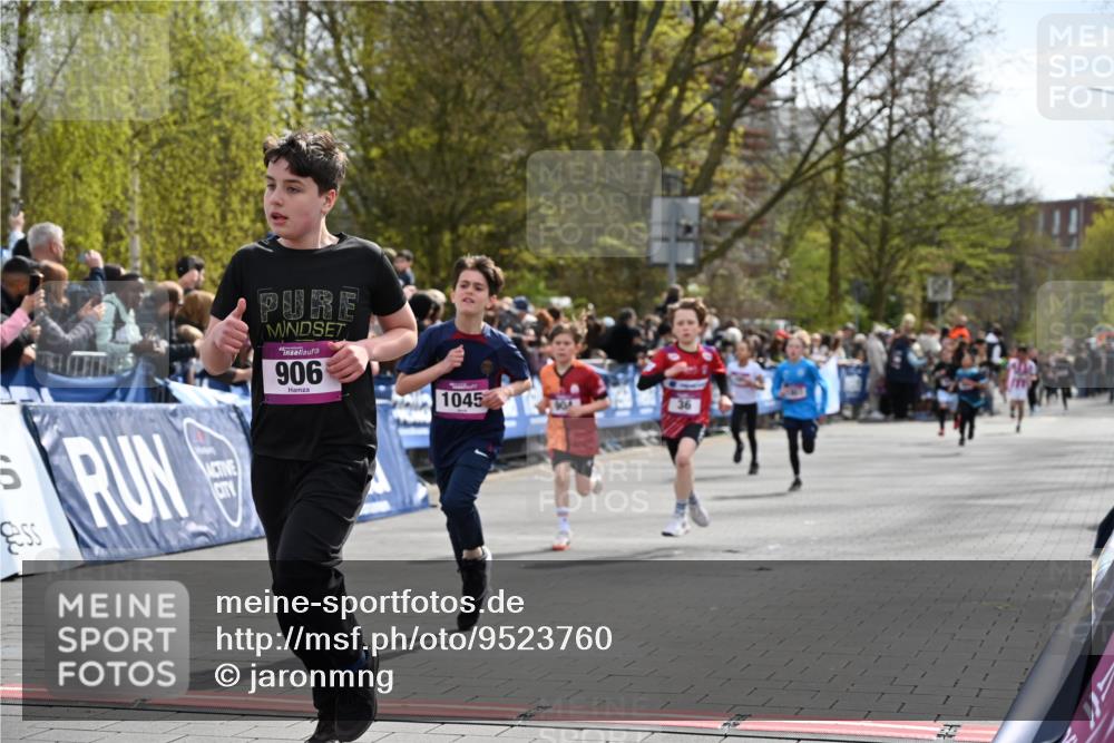 12.04.2026 - 45. Internationalen Wilhelmsburger Insellauf J. Mangold http://msf.ph/oto/9523760 12.04.2026 14:49:00 Ziel 49, 424, 70, 381, 906, 1045, 36, 904, 1807 meine-sportfotos.de