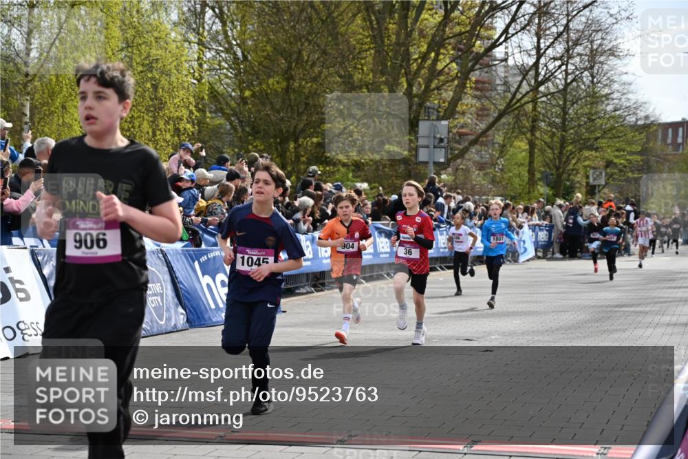 12.04.2026 - 45. Internationalen Wilhelmsburger Insellauf J. Mangold http://msf.ph/oto/9523763 12.04.2026 14:49:00 Ziel 49, 424, 70, 381, 906, 1045, 36, 904, 1807 meine-sportfotos.de