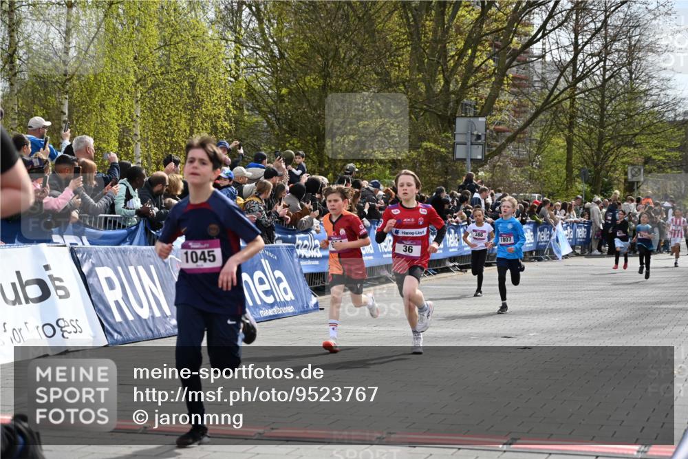 12.04.2026 - 45. Internationalen Wilhelmsburger Insellauf J. Mangold http://msf.ph/oto/9523767 12.04.2026 14:49:00 Ziel 49, 424, 70, 381, 906, 1045, 36, 904, 1807 meine-sportfotos.de