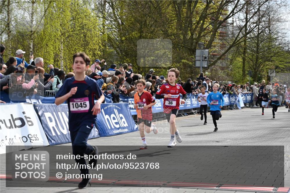 12.04.2026 - 45. Internationalen Wilhelmsburger Insellauf J. Mangold http://msf.ph/oto/9523768 12.04.2026 14:49:00 Ziel 49, 424, 70, 381, 906, 1045, 36, 904, 1807 meine-sportfotos.de