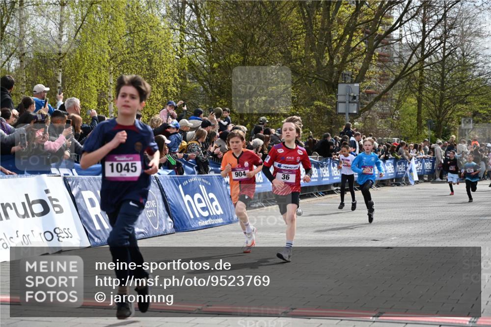 12.04.2026 - 45. Internationalen Wilhelmsburger Insellauf J. Mangold http://msf.ph/oto/9523769 12.04.2026 14:49:00 Ziel 49, 424, 70, 381, 906, 1045, 36, 904, 1807 meine-sportfotos.de